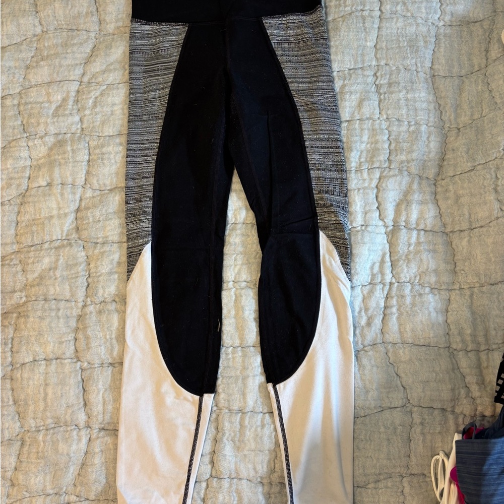 Stylish Black and White athleta Leggings